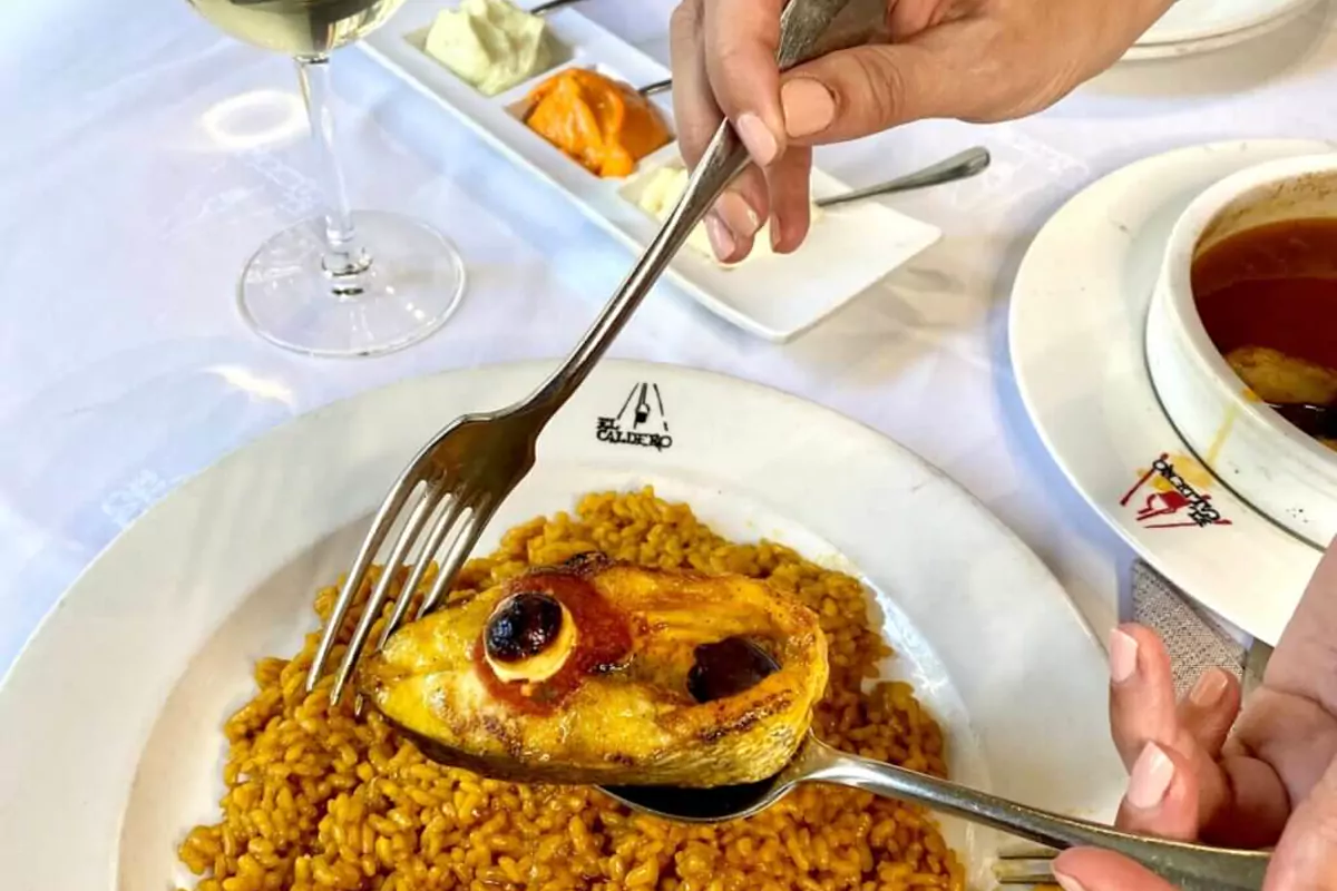 Arroz al caldero servido en El Caldero de Alicante