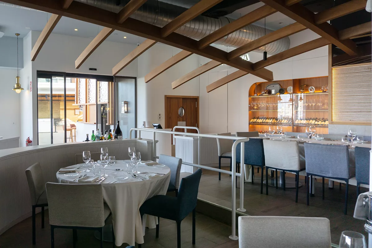 Interior del Restaurante Dársena en Alicante