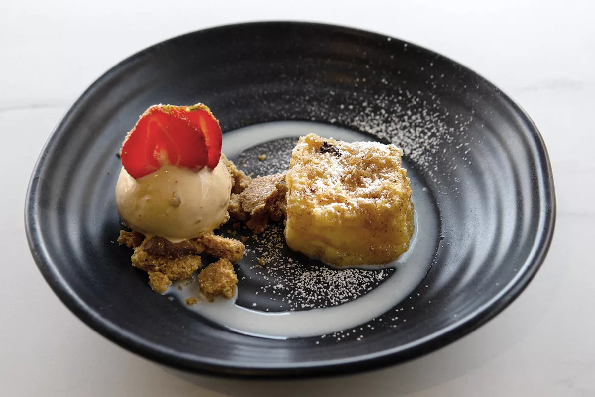 Torrija con helado del Restaurante Dársena en Alicante
